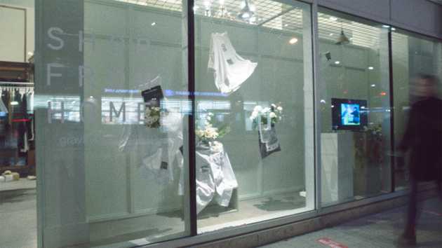 Art doesn’t always have to be paintings in the Musée du Louvre, sometimes they can be in the street, a park, or even a display window. COURTESY OF THANG VU